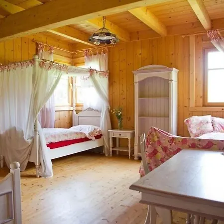 Komfortables Vollholzhaus In Fischertratten Hilpersdorf
