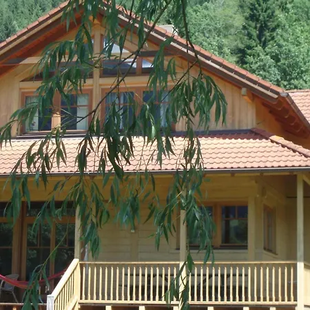 Komfortables Vollholzhaus In Fischertratten Holiday home